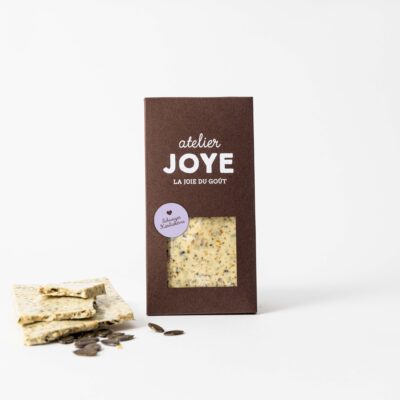 Tafel mit karamellisierten Kürbiskernen